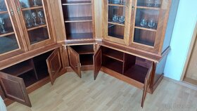 Knihovna rohová s oblými dveřmi - 2