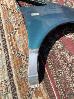 Ford Galaxy 2000-2006 - pravý přední blatník - 2