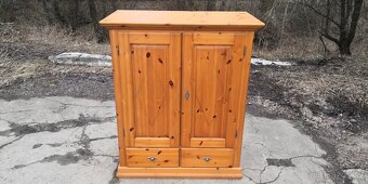 Celomasivní hluboká komoda - 2