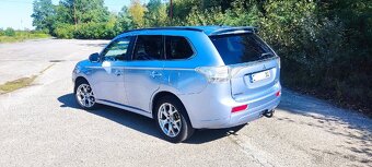 Mitsubishi Outlander PHEV - 2