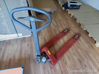 Paletový vozík 2000 kg - 2
