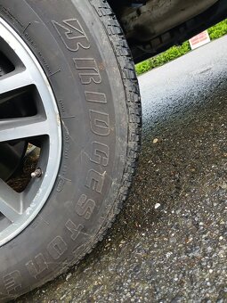 Celoroční pneu Bridgestone 255/70 r18 - 2