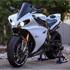 KÚPIM.......aprilia rsv4,yamaha R1 big bang - 2