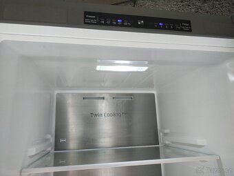 Prodám funkční lednici zn.SAMSUNG výška-190 cm--DOVEZU-- - 2