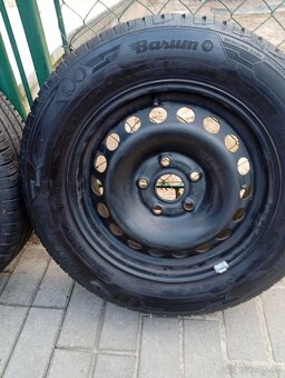 Škoda Octavia 2 velmi zachovalý stav 195/65 R15 - 2