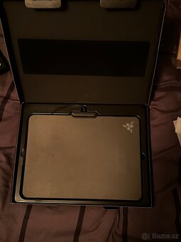 Razer Firefly s obalem - 2