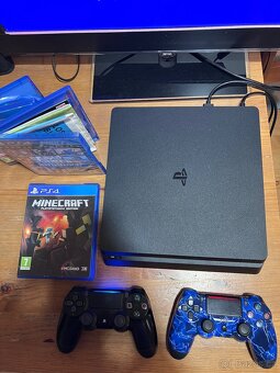 PlayStation 4 + GTA Minecraft FIFA a dva ovladače - 2
