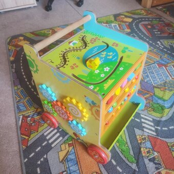 Dětské dřevěné odrážedlo-kostka - 2