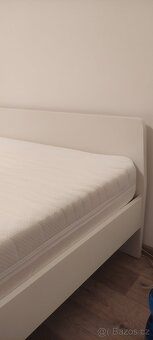 Bílá IKEA postel a rok nová vysoká matrace 140x200 cm - 2