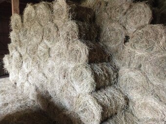 malé balíčky senáže a sena - 2