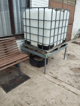 Podstavec s nádrží - 2