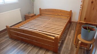 Postel masivní borovice - 2
