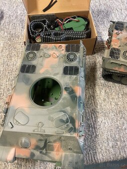 tank na dalkove ovladani. - 2