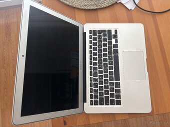 MacBook Air (13-inch, Early 2015) - 2