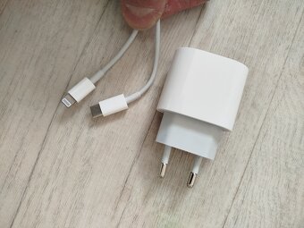 nabíječka na iPhonů - 2
