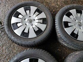 Prodám orig. kryty kol / poklice na VW velikost 16" - 2