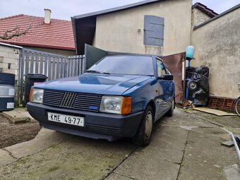 Fiat UNO 1.0i r.v.1989 krásný stav, garážováno, veterán - 2