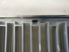 Volvo 450955 400 chromova maska chladice - 2
