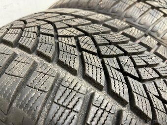 2x Goodyear 225/40 R18 Zimní - 2