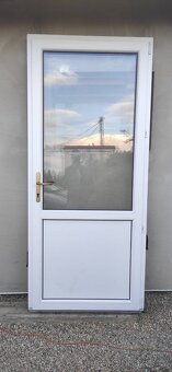 Nové plastové vchodové dveře 98x225 cm – zlatý dub / bílá - 2