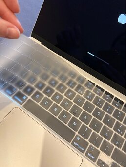 MacBook Air 13” M3 CZ 2024 Hvězdně Bílý - 2