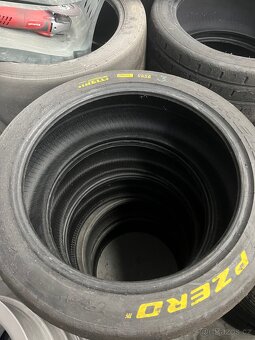 Rally pneu Pirelli 235/40 r18 - 2