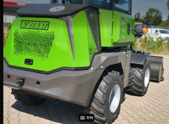 KOLESOVÝ NAKLADAČ V910 - 2
