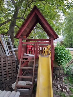 Dětský domeček se skluzavkou , pískoviště - 2