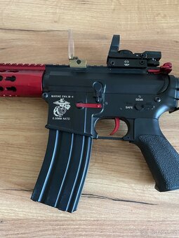 Airsoftová zbraň s vybavením - 2