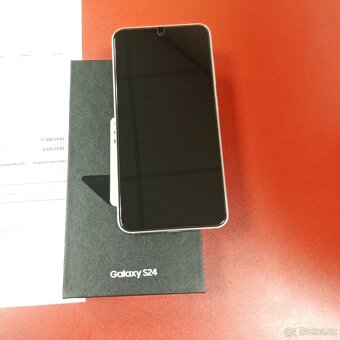 Samsung Galaxy S24 8GB/128GB záruka 18 měsíců T-Mobile - 2