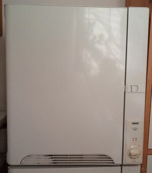 Sušička prádla Zanussi TC180 - 2