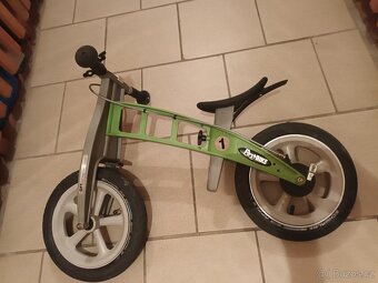 Zelené Odrážedlo First Bike - Rostoucí Zábava pro Vaše Dítě - 2