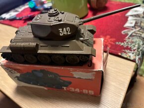 Tank T 34 -85 - 2