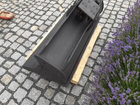 Svahová naklápěcí lžíce s rovnacím břitem - 2