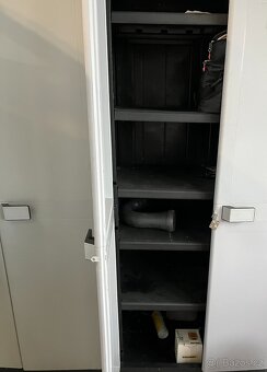 Prodáme 3 kusy zachovalých plastových skříní, odpočet DPH - 2