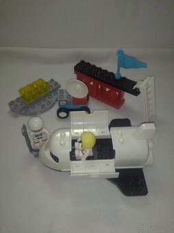 Lego duplo 10944 Mise raketoplánu - 2