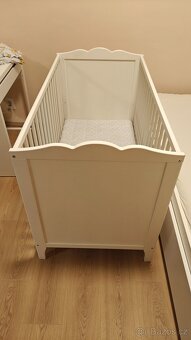 Bílá dřevěná dětská postýlka - 2