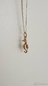 Zlatý přívěsek - mořský koník - 2