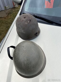 Vojenská helma . - 2