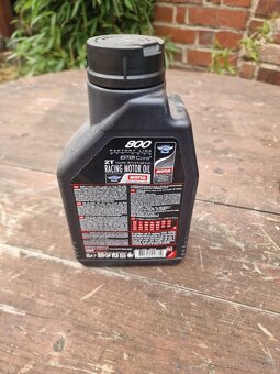 Olej do benzínu do 2T Motul - 2