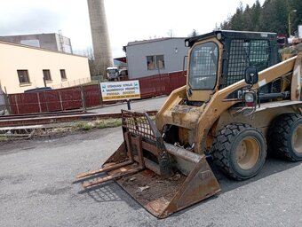 CAT 242 - 2