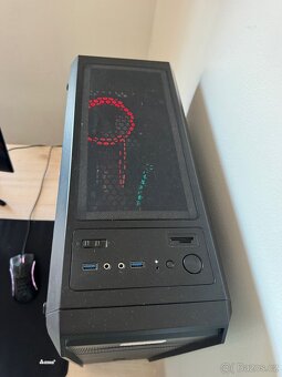 Herní Počítač s Monitorem - 2