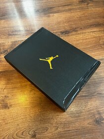 Boty NIKE AIR JORDAN 1MID(GS) velikosti 38.5 EUR - 2