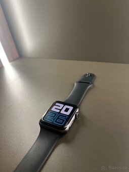 Apple Watch Series 3 (42 mm) – vesmírně šedé, výborný stav - 2