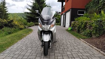 Suzuki Burgman 250 r.v. 1999 k opravě. - 2