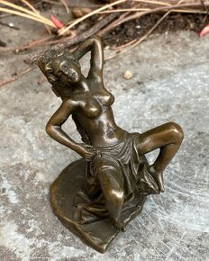 Bronzová socha skupina - Nahá žena a satyr 3 - 2