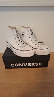 Bílé koženkové CONVERSE tenisky, vel. 39,5 - 2