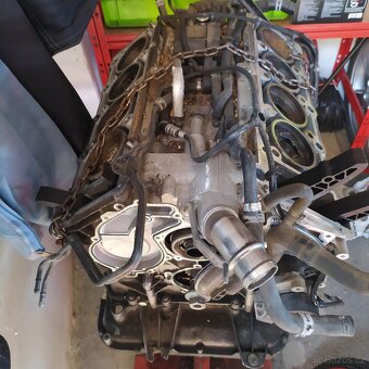Mercedes Benz V8 kompletní blok. - 2