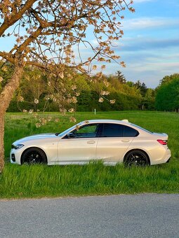 Bmw 320i xDrive,M paket,perleť,h&k,webasto… - 2