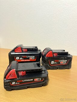 Milwaukee M18 bruska + 3× aku + nabíječka – rychlý prodej - 2